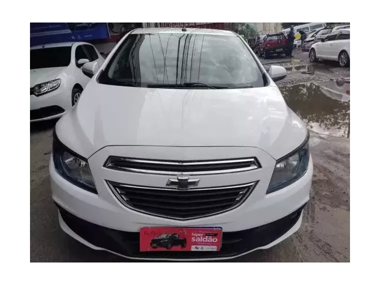 Chevrolet Onix Branco 9