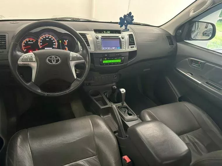 Toyota Hilux Prata 8