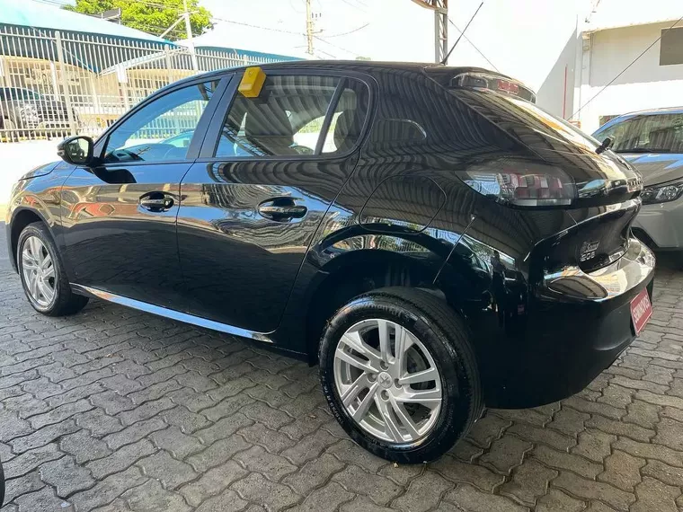 Peugeot 208 Preto 11