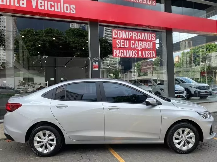 Chevrolet Onix Prata 8