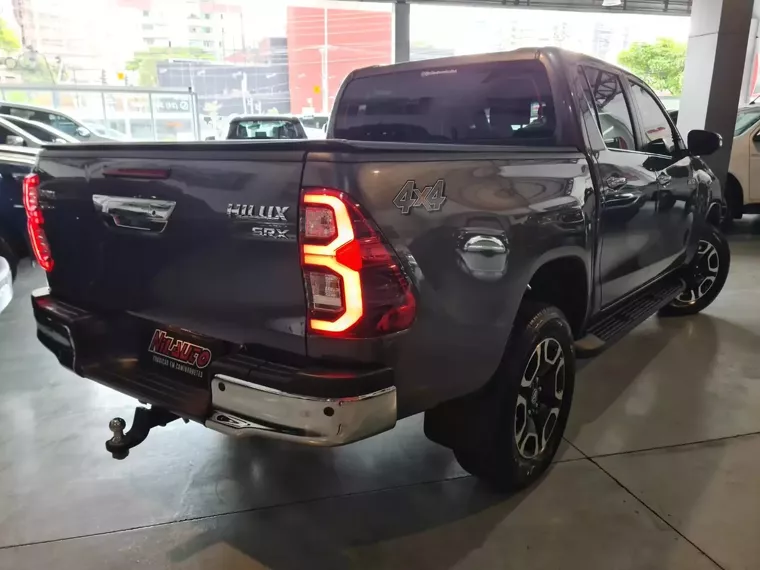 Toyota Hilux Cinza 1