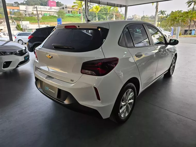 Chevrolet Onix Branco 12