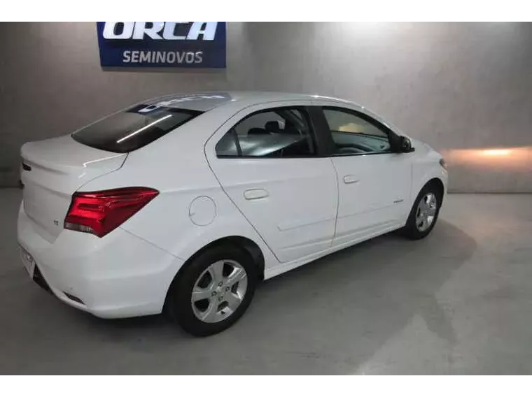 Chevrolet Prisma Branco 11