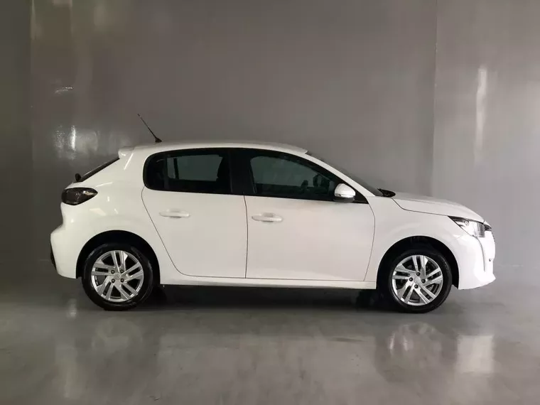 Peugeot 208 Branco 9