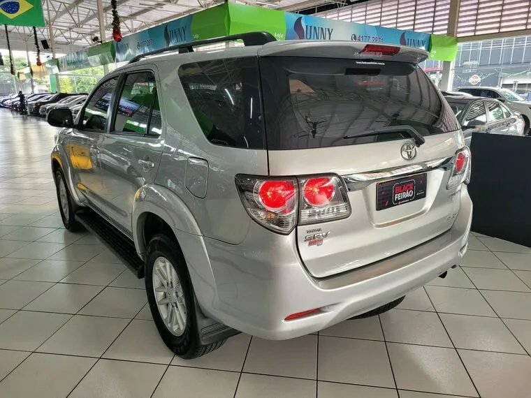 Toyota Hilux SW4 Prata 3