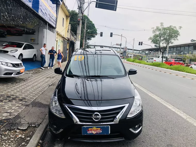 Nissan Versa Preto 6