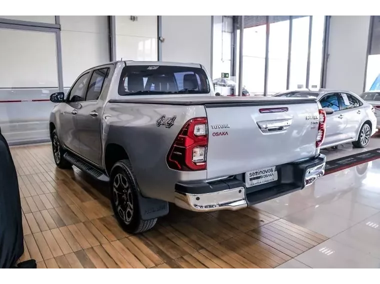 Toyota Hilux Prata 12