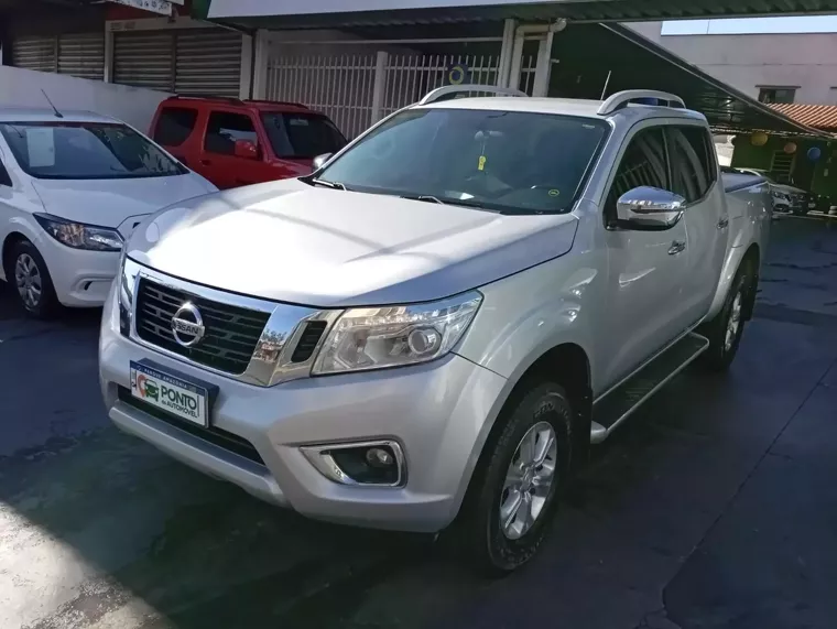 Nissan Frontier Prata 3