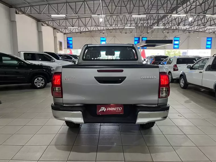 Toyota Hilux Prata 6