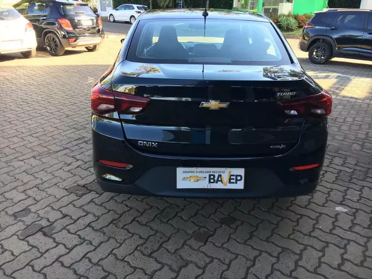 Chevrolet Onix Preto 1