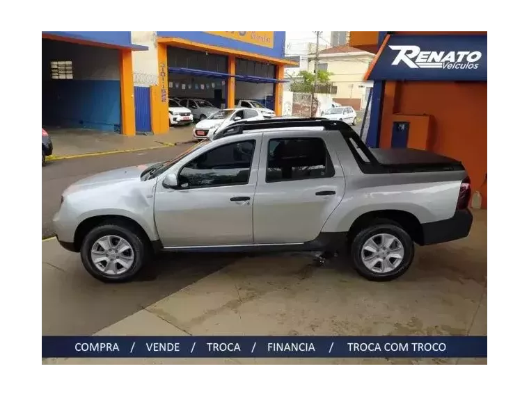 Renault Duster Oroch Prata 5