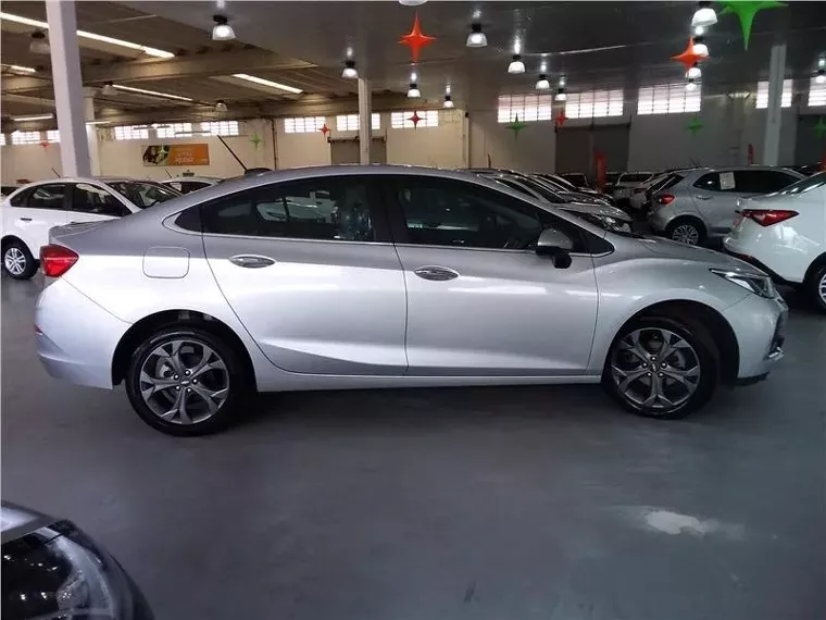 Chevrolet Cruze Prata 3