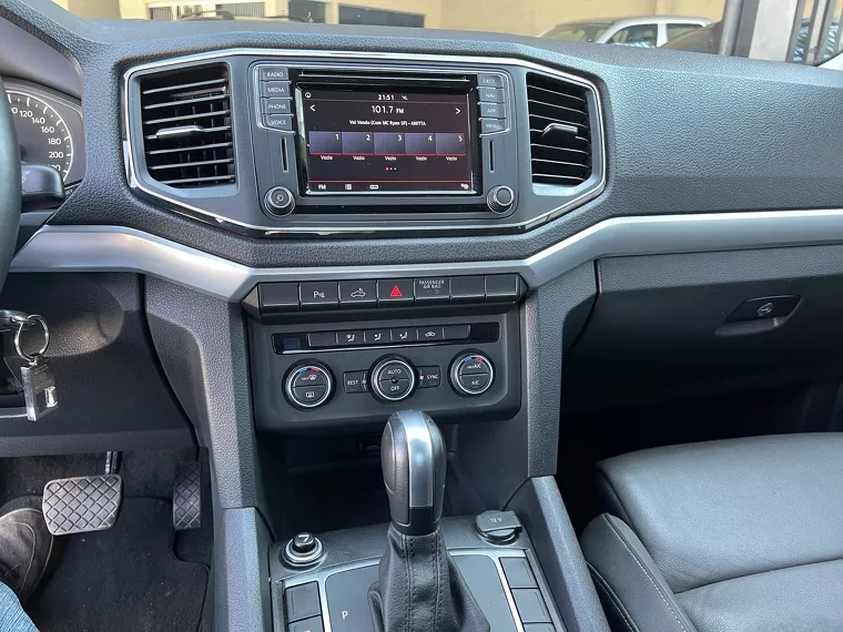 Volkswagen Amarok Preto 38