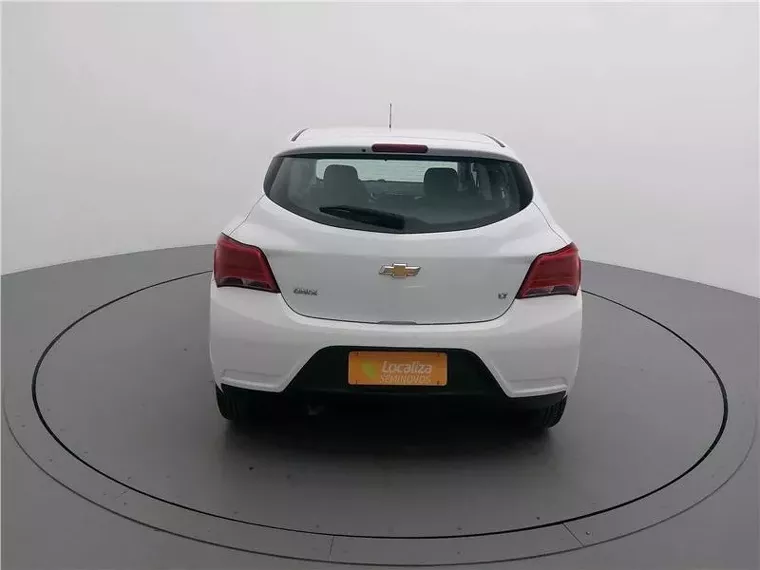 Chevrolet Onix Branco 9