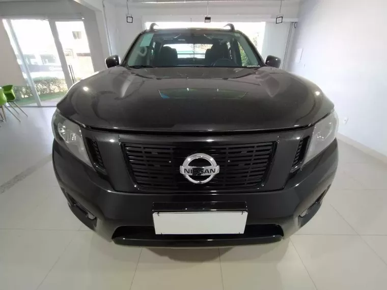 Nissan Frontier Preto 5