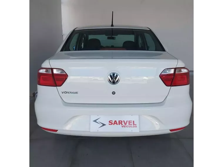 Volkswagen Voyage Branco 5