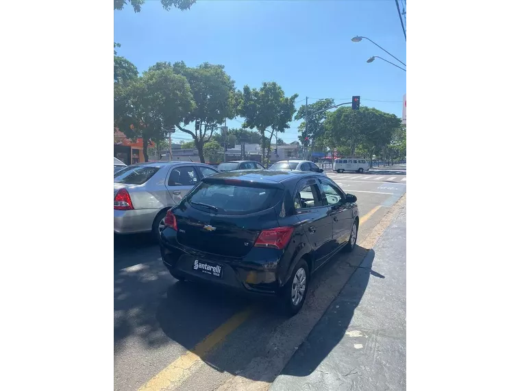 Chevrolet Onix Preto 2