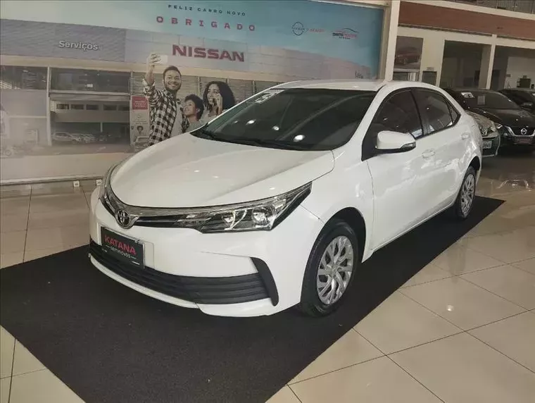 Toyota Corolla Branco 1