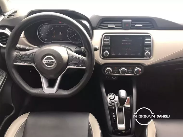 Nissan Versa Branco 2