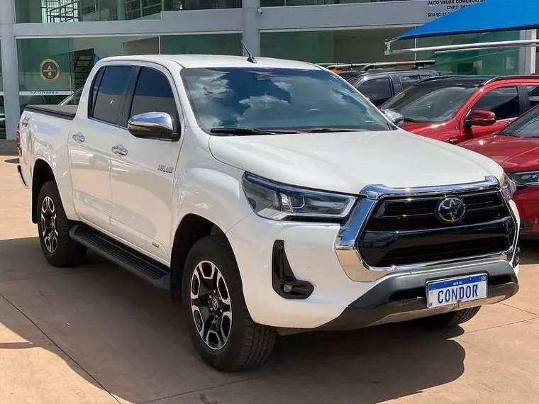 Toyota Hilux Branco 10