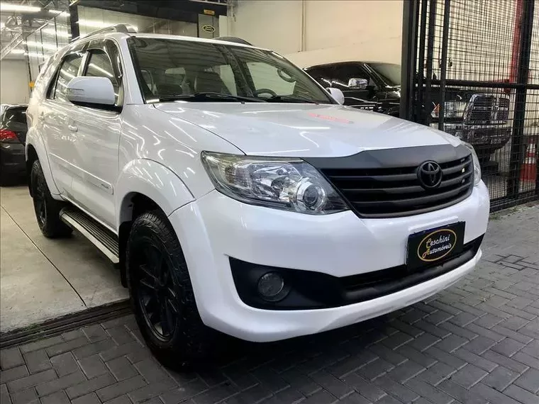 Toyota Hilux SW4 Branco 9