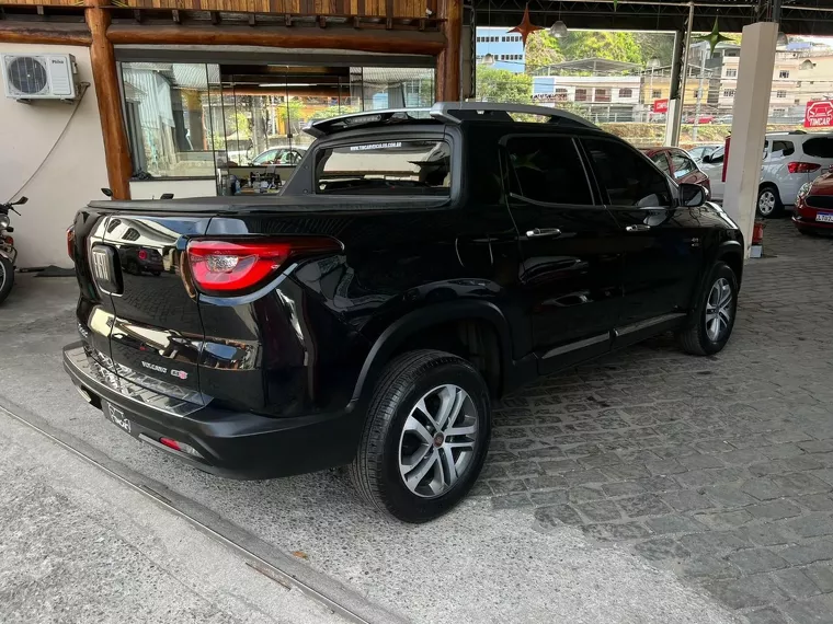 Fiat Toro Preto 8