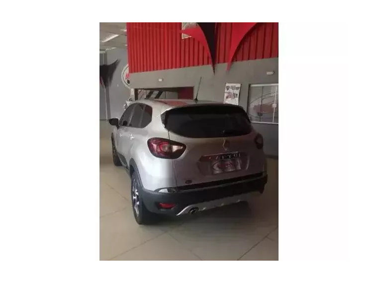 Renault Captur Prata 8