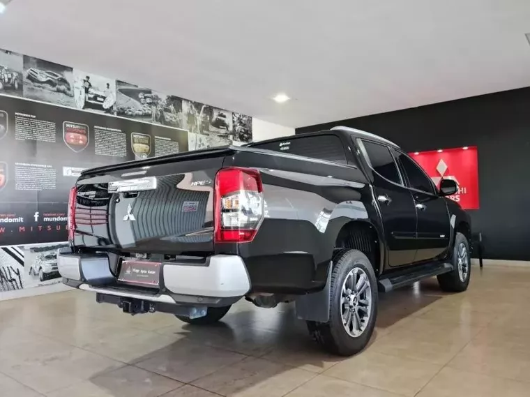 Mitsubishi L200 Triton Preto 6