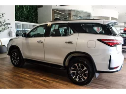 Toyota Hilux SW4
