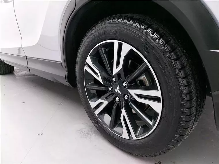 Mitsubishi Eclipse Cross Prata 8