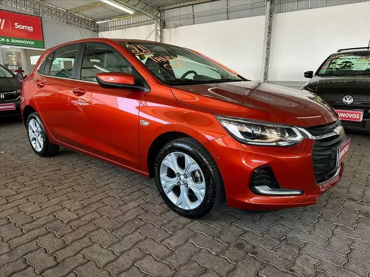 Chevrolet Onix Laranja 10