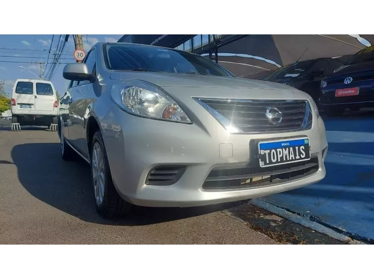 Nissan Versa Prata 9