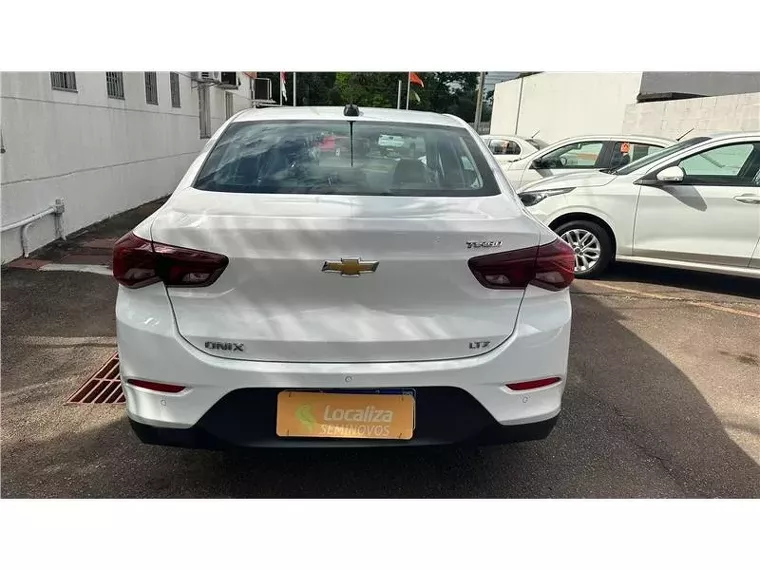 Chevrolet Onix Branco 2