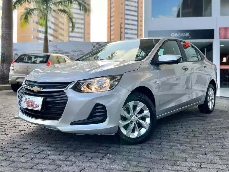 Chevrolet Onix Prata 1