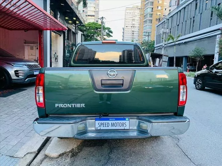 Nissan Frontier Verde 7