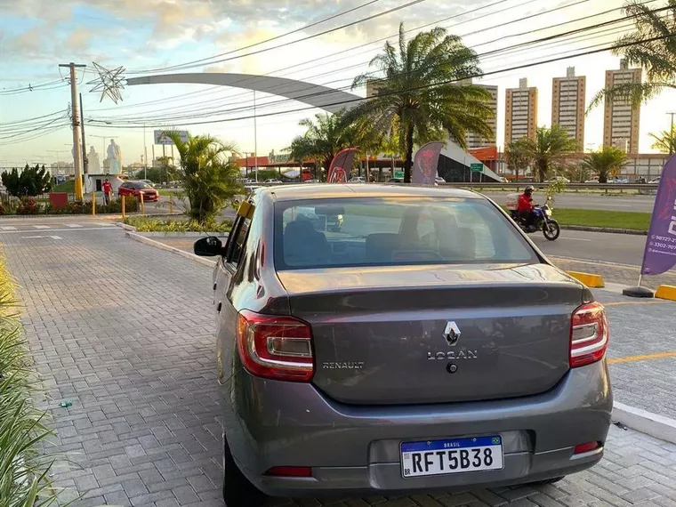 Renault Logan Cinza 12