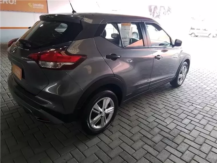 Nissan Kicks Cinza 4