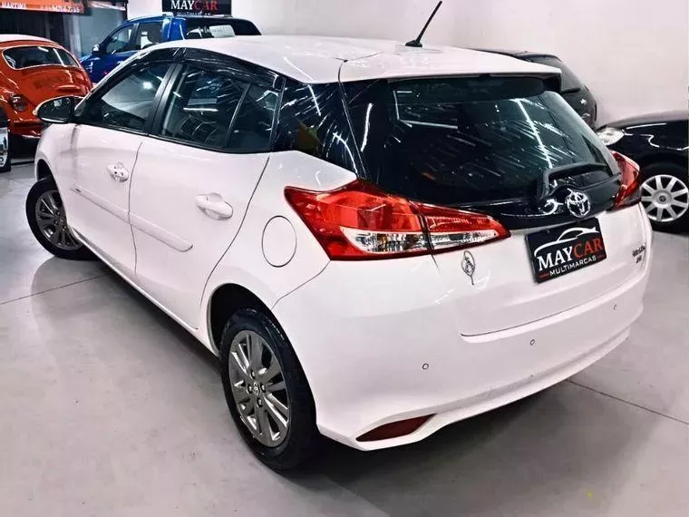 Toyota Yaris Branco 3