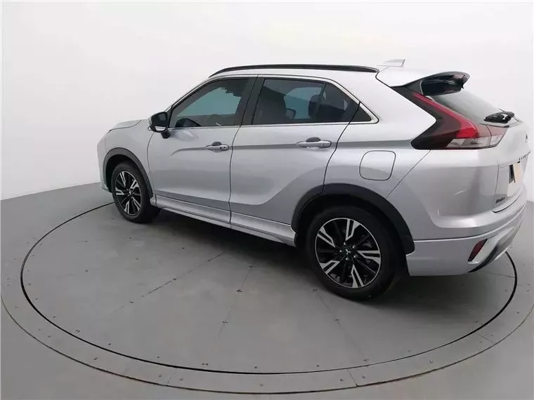 Mitsubishi Eclipse Cross Prata 2