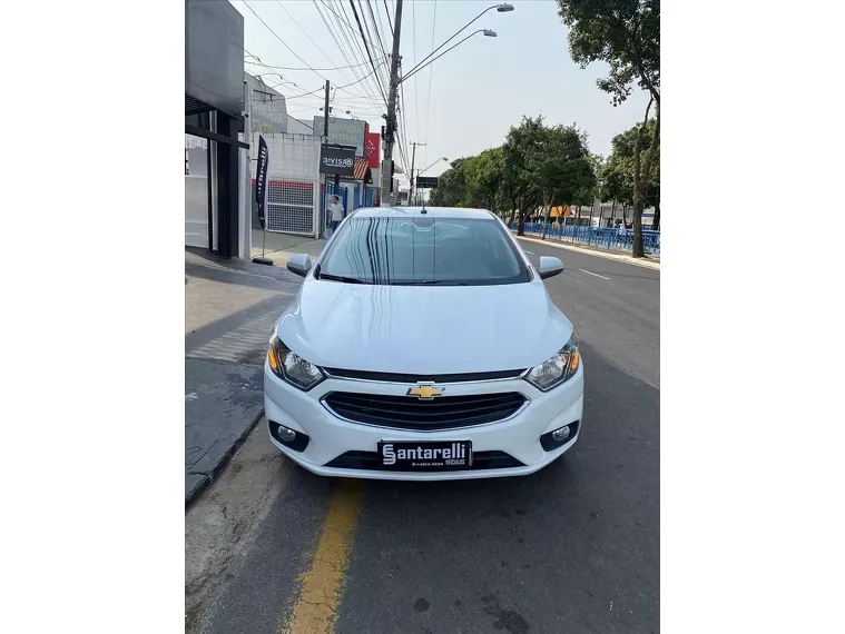 Chevrolet Prisma Branco 4