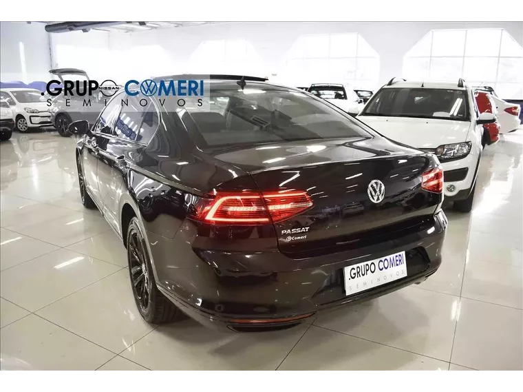 Volkswagen Passat Preto 4