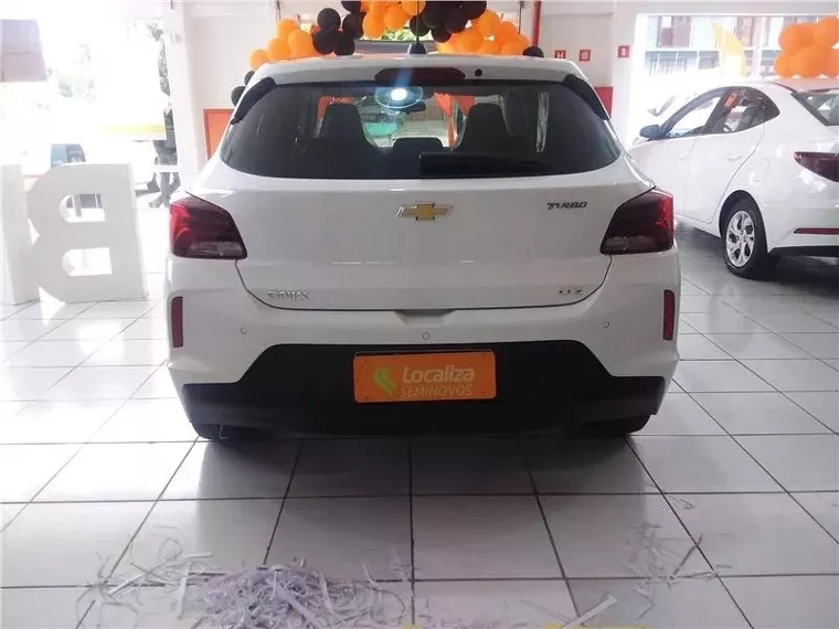 Chevrolet Onix Branco 9