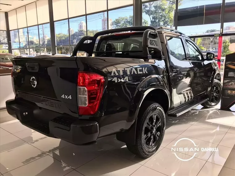 Nissan Frontier Preto 9