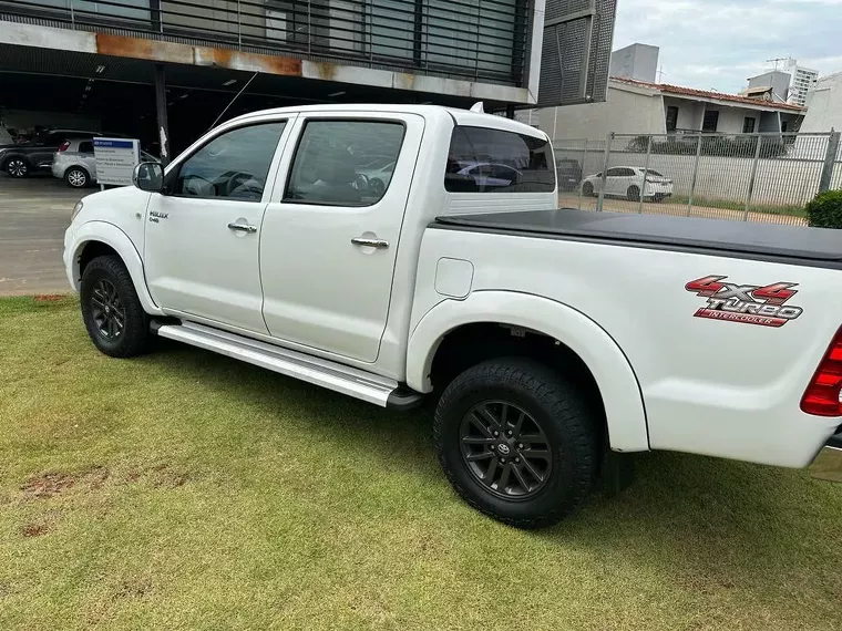 Toyota Hilux Branco 9