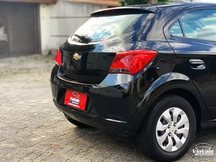 Chevrolet Onix Preto 2