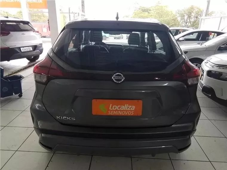 Nissan Kicks Cinza 5