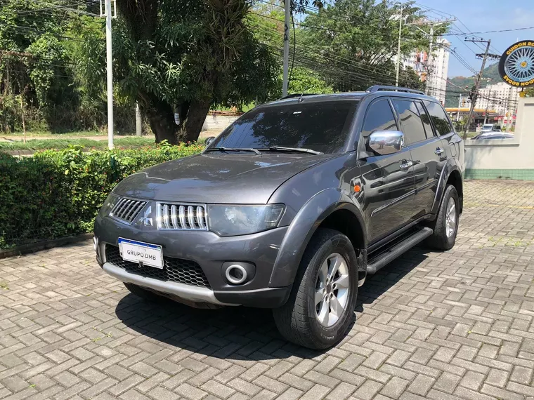 Mitsubishi Pajero Cinza 2