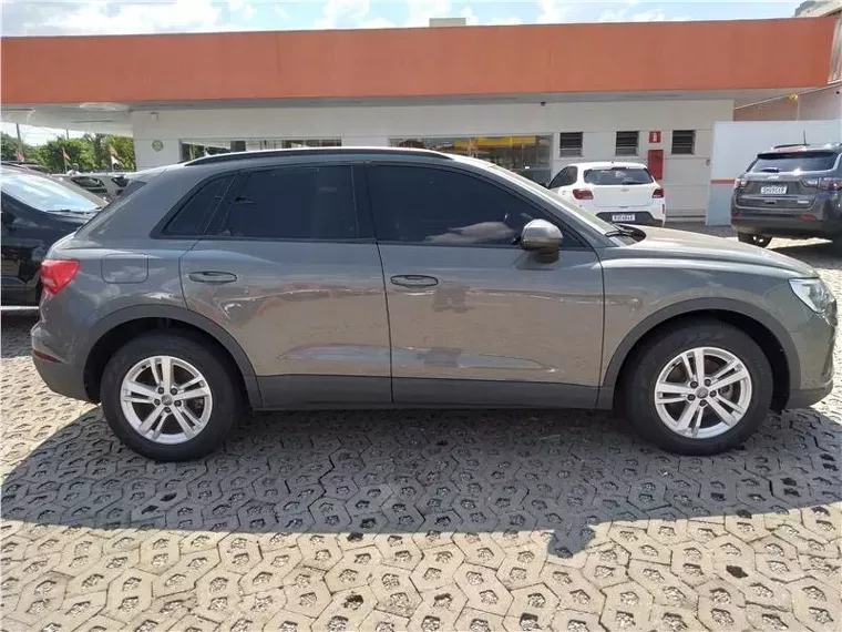 Audi Q3 Cinza 9