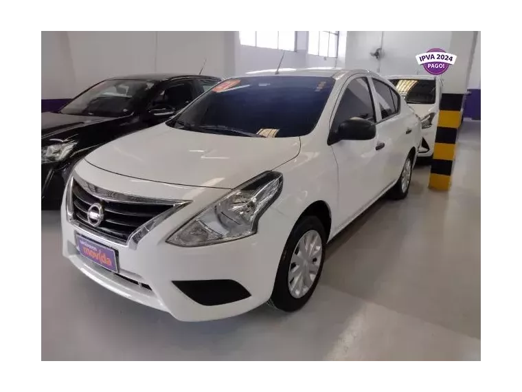 Nissan Versa Branco 4