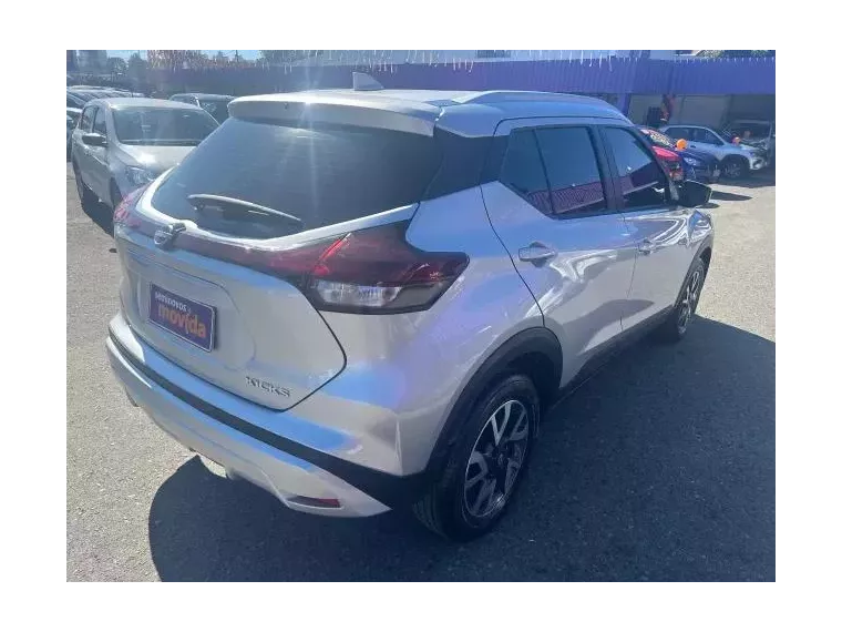 Nissan Kicks Prata 6